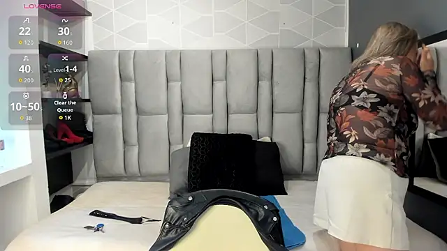 Charlot milf online show from 10, 2, 2026