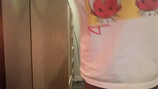 Snapshot of kSwisssxxx chatting on 28, 10, 2025 kSwisssxxx online show from 28, 10, 2025