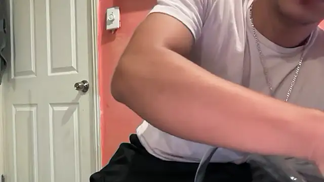 Snapshot of kSwisssxxx chatting on 3, 11, 2025 kSwisssxxx online show from 3, 11, 2025