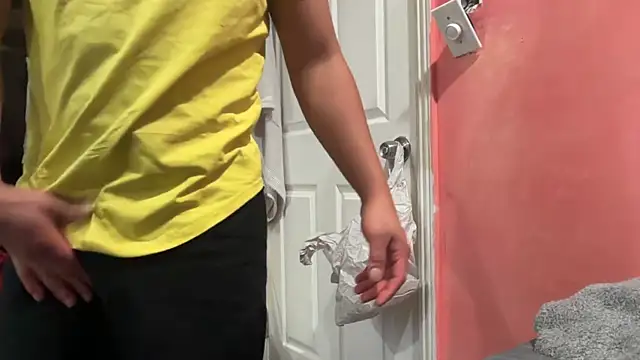 Snapshot of kSwisssxxx chatting on 14, 12, 2025 kSwisssxxx online show from 14, 12, 2025