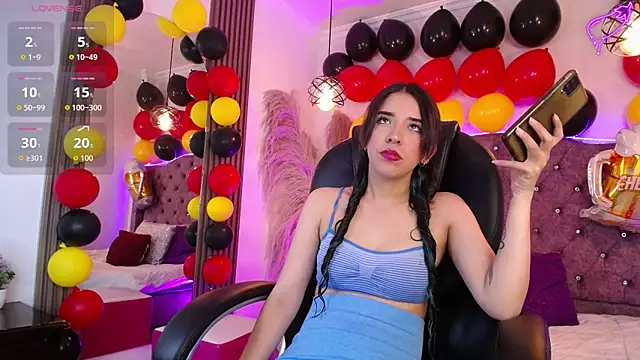 Snapshot of Amara_Davis chatting on 6, 10, 2025 Amara Davis online show from 6, 10, 2025