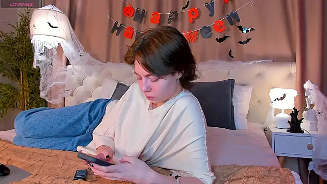 Snapshot of Skelerata chatting on 28, 10, 2025 Skelerata online show from 28, 10, 2025