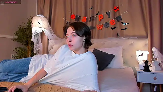 Snapshot of Skelerata chatting on 29, 10, 2025 Skelerata online show from 29, 10, 2025