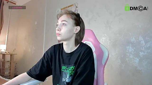 Snapshot of Skelerata chatting on 21, 11, 2025 Skelerata online show from 21, 11, 2025