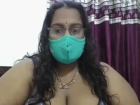 Snapshot of Reena-gowda chatting on 9, 9, 2025 Reena-gowda online show from 9, 9, 2025