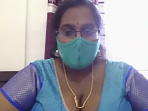 Snapshot of Reena-gowda chatting on 18, 9, 2025 Reena-gowda online show from 18, 9, 2025