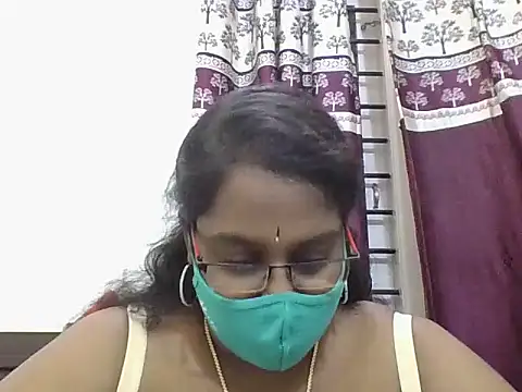 Snapshot of Reena-gowda chatting on 22, 9, 2025 Reena-gowda online show from 22, 9, 2025