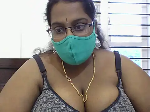 Snapshot of Reena-gowda chatting on 25, 9, 2025 Reena-gowda online show from 25, 9, 2025