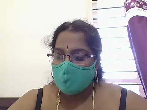Snapshot of Reena-gowda chatting on 26, 9, 2025 Reena-gowda online show from 26, 9, 2025