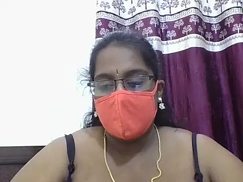 Snapshot of Reena-gowda chatting on 29, 9, 2025 Reena-gowda online show from 29, 9, 2025