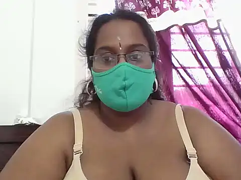 Snapshot of Reena-gowda chatting on 11, 10, 2025 Reena-gowda online show from 11, 10, 2025