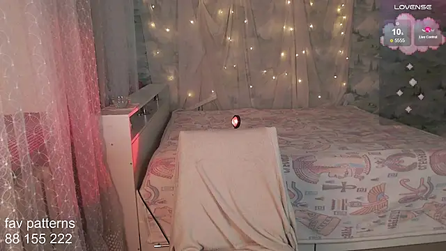 Snapshot of blissful_muse2 chatting on 16, 9, 2025 blissful muse2 online show from 16, 9, 2025