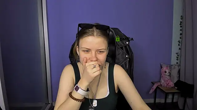 Snapshot of foxy_tease_ chatting on 30, 9, 2025 foxy tease online show from 30, 9, 2025