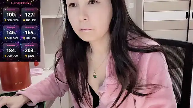 Snapshot of JackieBell chatting on 2, 11, 2025 JackieBell online show from 2, 11, 2025