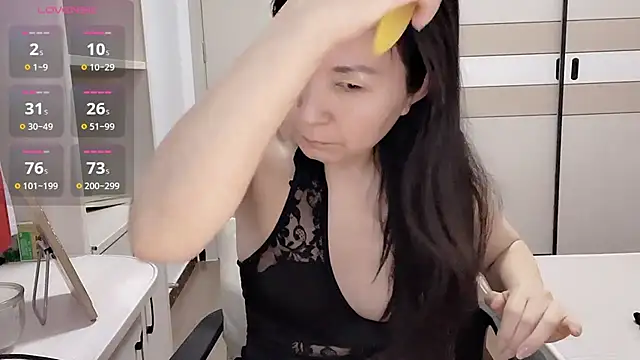 Snapshot of JackieBell chatting on 14, 12, 2025 JackieBell online show from 14, 12, 2025