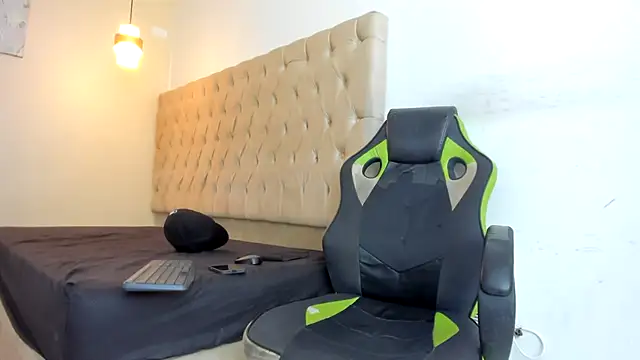 Snapshot of Darkknightx01 chatting on 21, 10, 2025 Darkknightx01 online show from 21, 10, 2025