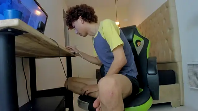 Snapshot of Darkknightx01 chatting on 4, 11, 2025 Darkknightx01 online show from 4, 11, 2025