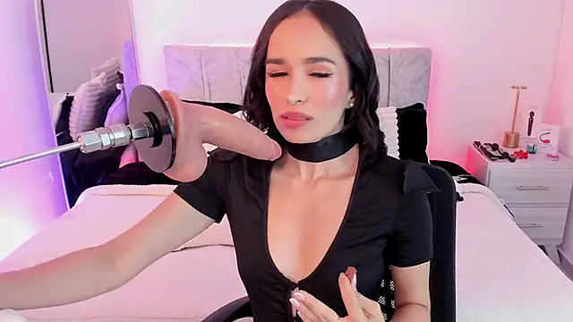 Snapshot of Taylormaxwell chatting on 10, 10, 2025 Taylormaxwell online show from 10, 10, 2025