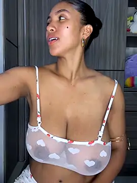 Snapshot of Mia_sweet80 chatting on 23, 9, 2025 Mia sweet80 online show from 23, 9, 2025