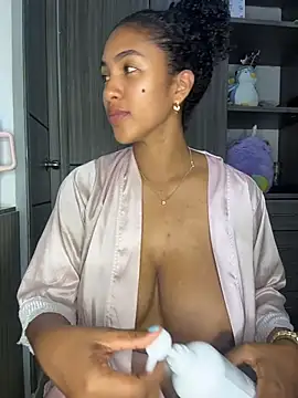 Snapshot of Mia_sweet80 chatting on 15, 10, 2025 Mia sweet80 online show from 15, 10, 2025