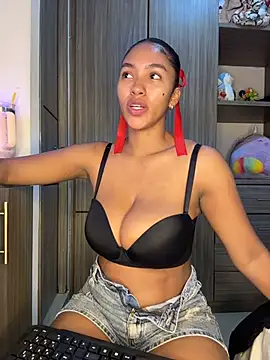 Snapshot of Mia_sweet80 chatting on 11, 11, 2025 Mia sweet80 online show from 11, 11, 2025