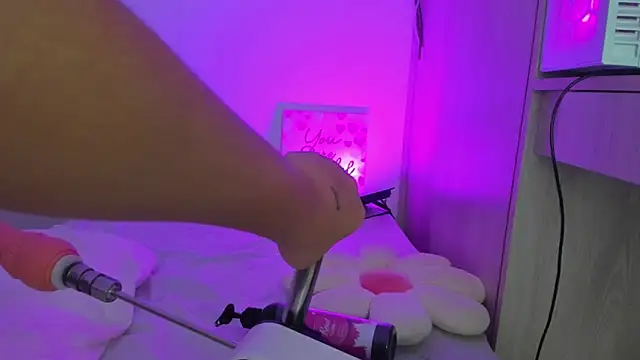 Eva cutte online show from 10, 9, 2025