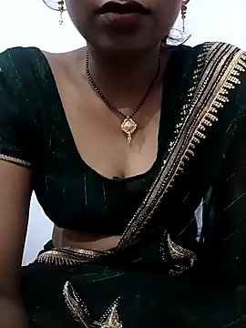 Snapshot of priiyafuun chatting on 13, 10, 2025 priiyafuun online show from 13, 10, 2025
