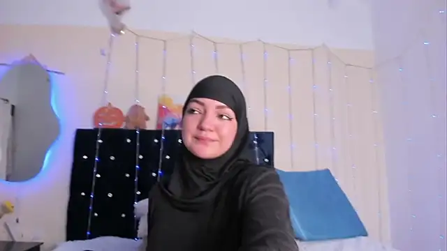 Snapshot of Dana-Alabi chatting on 22, 11, 2025 Dana-Alabi online show from 22, 11, 2025