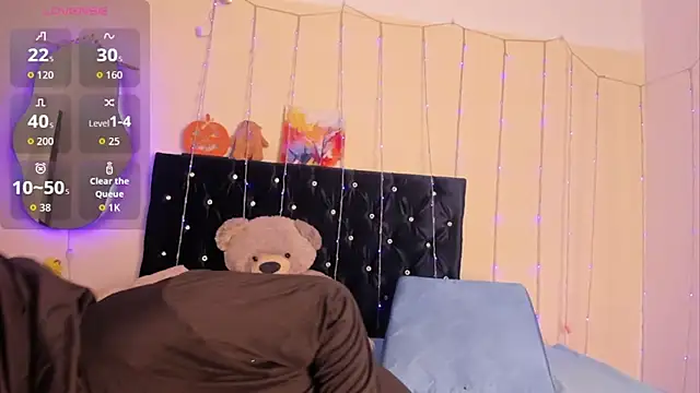 Snapshot of Dana-Alabi chatting on 26, 11, 2025 Dana-Alabi online show from 26, 11, 2025