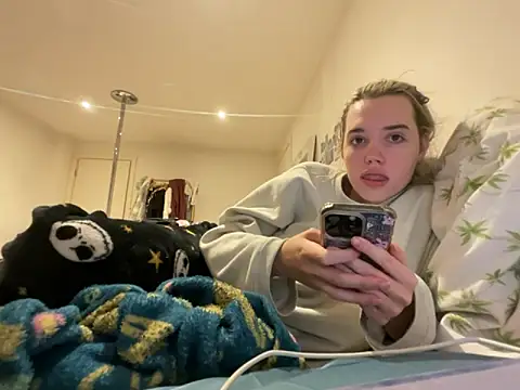 Snapshot of violetcutie chatting on 9, 10, 2025 violetcutie online show from 9, 10, 2025