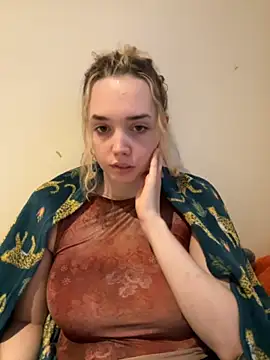 Snapshot of violetcutie chatting on 15, 10, 2025 violetcutie online show from 15, 10, 2025