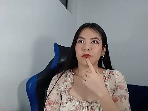 Snapshot of EloiseJun chatting on 14, 12, 2025 EloiseJun online show from 14, 12, 2025