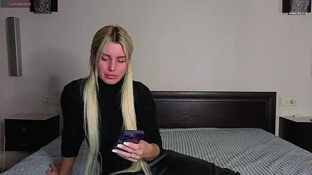 Snapshot of Whiteflower_xo chatting on 6, 11, 2025 Whiteflower xo online show from 6, 11, 2025