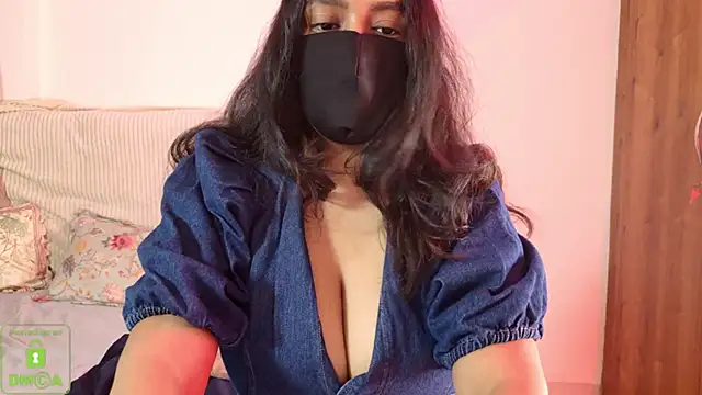 Snapshot of Gulaboo100 chatting on 10, 5, 2026 Gulaboo100 online show from 10, 5, 2026