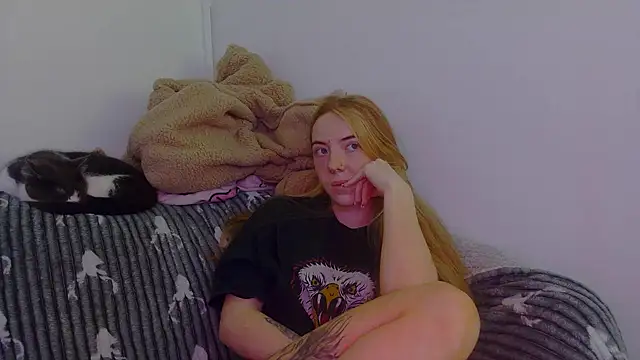 Snapshot of Little-Red21 chatting on 26, 11, 2025 Little-Red21 online show from 26, 11, 2025