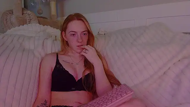 Snapshot of Little-Red21 chatting on 2, 12, 2025 Little-Red21 online show from 2, 12, 2025