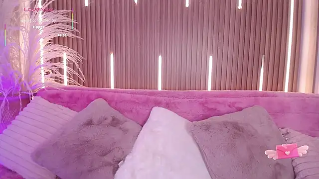 MylaDreams online show from 4, 10, 2025