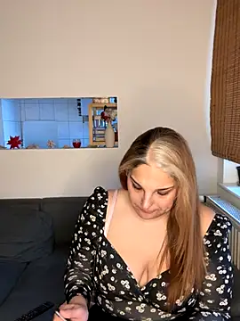 Snapshot of Katherine_Leyla chatting on 26, 11, 2025 Katherine Leyla online show from 26, 11, 2025