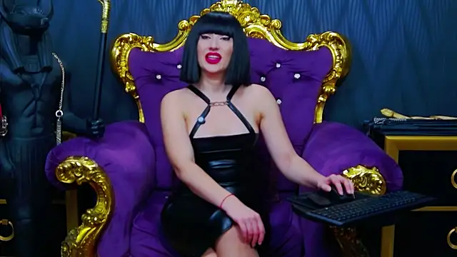 Snapshot of LaraMaeve chatting on 15, 12, 2025 LaraMaeve online show from 15, 12, 2025