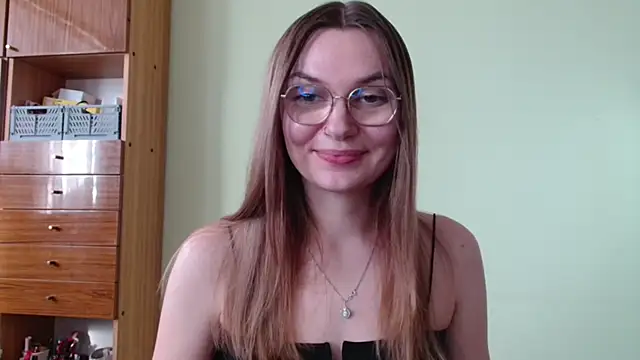 Snapshot of LooveELLYx chatting on 13, 10, 2025 LooveELLYx online show from 13, 10, 2025