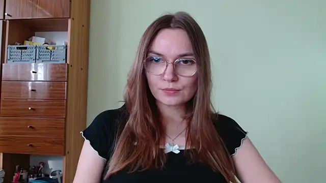 Snapshot of LooveELLYx chatting on 15, 10, 2025 LooveELLYx online show from 15, 10, 2025