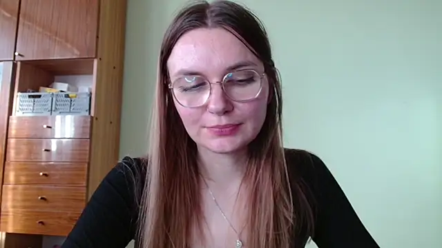 Snapshot of LooveELLYx chatting on 21, 10, 2025 LooveELLYx online show from 21, 10, 2025