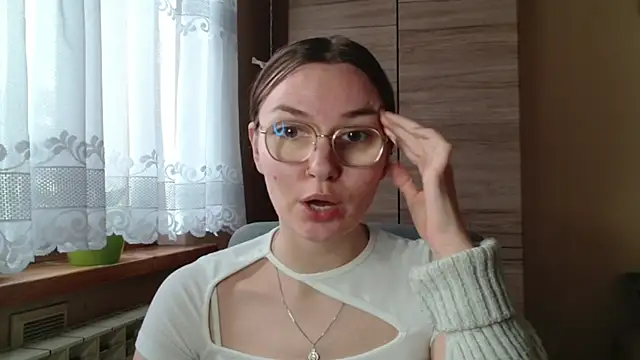 Snapshot of LooveELLYx chatting on 27, 10, 2025 LooveELLYx online show from 27, 10, 2025