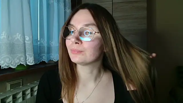 Snapshot of LooveELLYx chatting on 29, 10, 2025 LooveELLYx online show from 29, 10, 2025