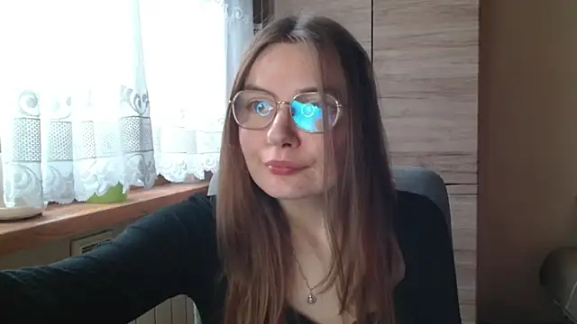 Snapshot of LooveELLYx chatting on 10, 11, 2025 LooveELLYx online show from 10, 11, 2025