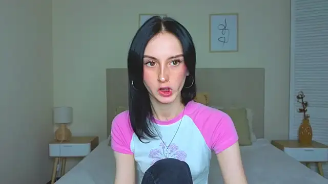 Snapshot of Little_moly999 chatting on 11, 9, 2025 Little moly999 online show from 11, 9, 2025