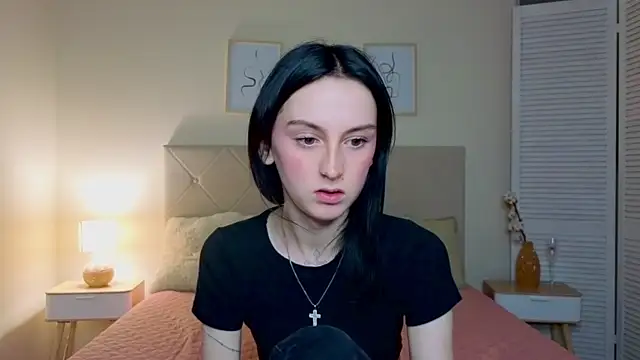 Snapshot of Little_moly999 chatting on 4, 10, 2025 Little moly999 online show from 4, 10, 2025