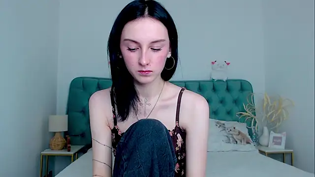 Snapshot of Little_moly999 chatting on 8, 10, 2025 Little moly999 online show from 8, 10, 2025