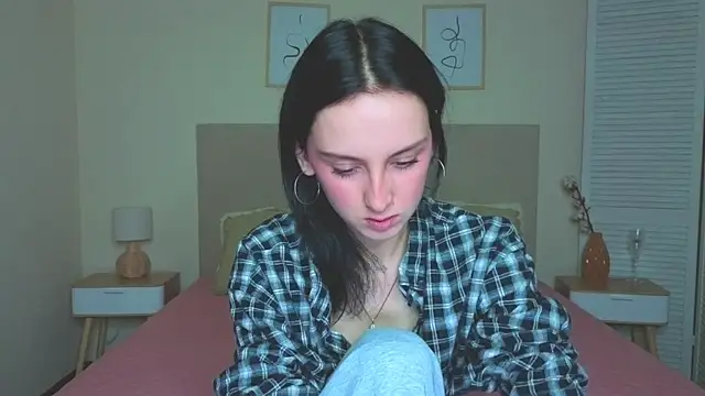 Snapshot of Little_moly999 chatting on 10, 10, 2025 Little moly999 online show from 10, 10, 2025