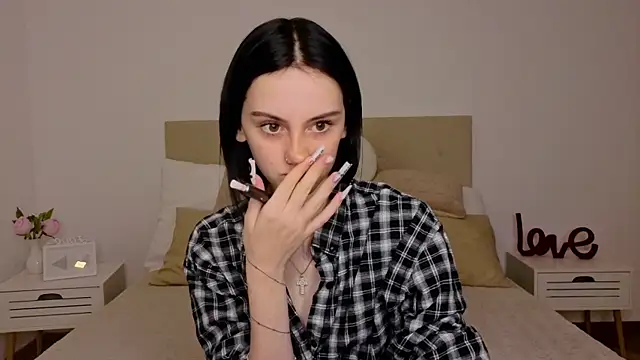 Snapshot of Little_moly999 chatting on 14, 10, 2025 Little moly999 online show from 14, 10, 2025